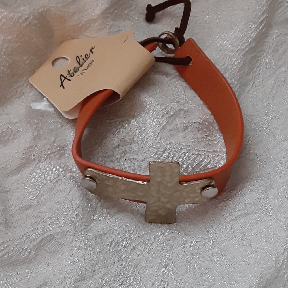 Antelier Village leather cross bracelet